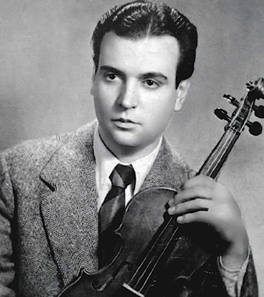 Violinista, pianista, compositor, arreglador y director, Alfredo Gobbi era conocido como 'El violín romántico del tango'.