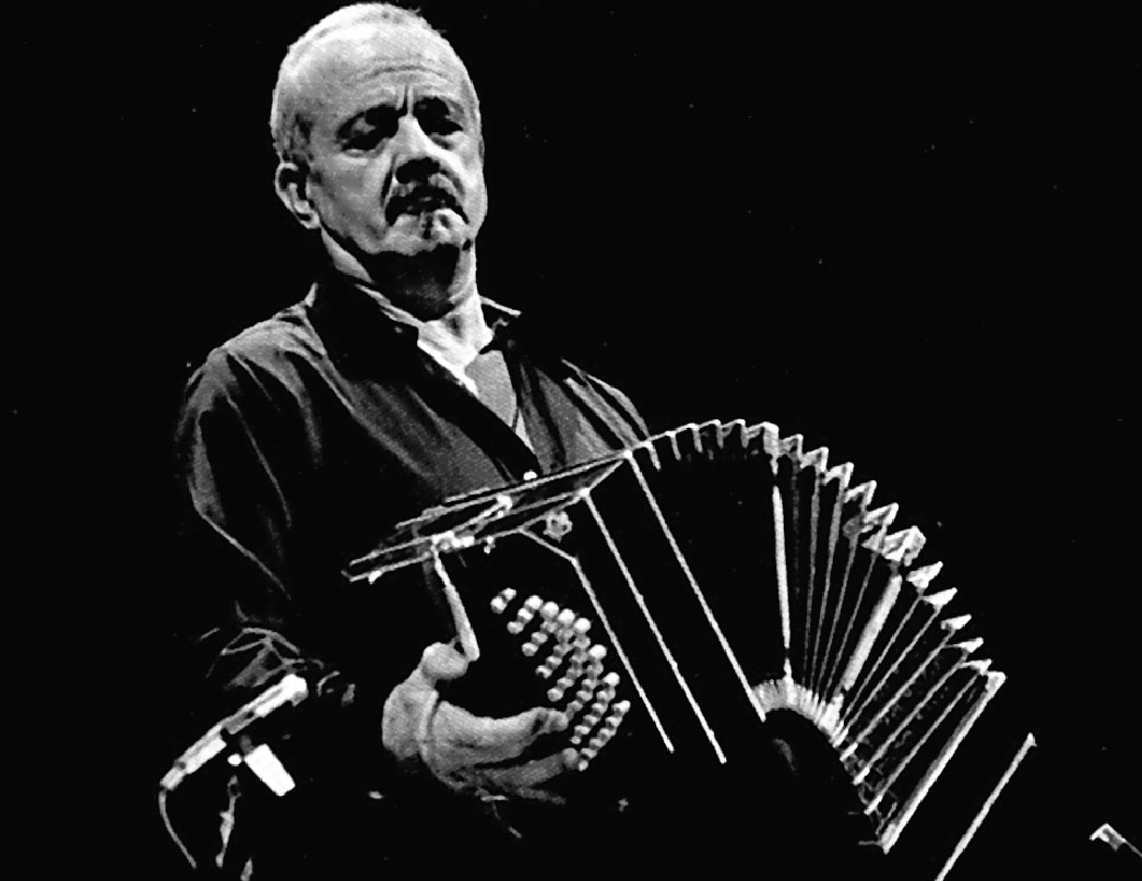 Astor Piazzolla, en los años 80, al frente de su quinteto.