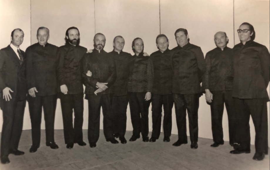 De izda. a dcha.: el poeta Horacio Ferrer, Hugo Baralis (violín), Oscar López Ruiz (guitarra eléctrica), Astor Piazzolla (bandonéon), José Bragato (cello), Antonio Agri (violín), Néstor Panik (viola), Osvaldo Tarantino (piano), Kicho Díaz (contrabajo) y José 'Pepe' Corriale (batería).